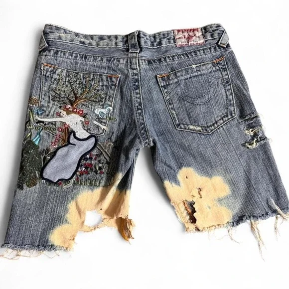 True Religion Distressed Jean Shorts 28 | Rare Embroidered Patchwork Y2K Denim - Picture 6 of 8